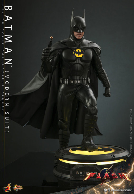 The Flash: Batman - Modern Suit, 1/6 Figur von Hot Toys