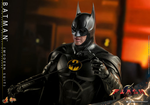 The Flash: Batman - Modern Suit, 1/6 Figur von Hot Toys