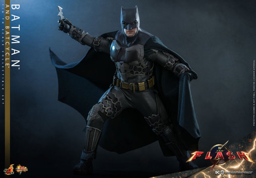 The Flash: Batman and Batcycle, 1/6 Figur von Hot Toys