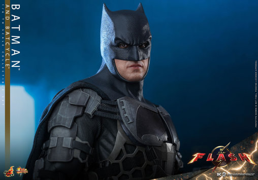 The Flash: Batman and Batcycle, 1/6 Figur von Hot Toys