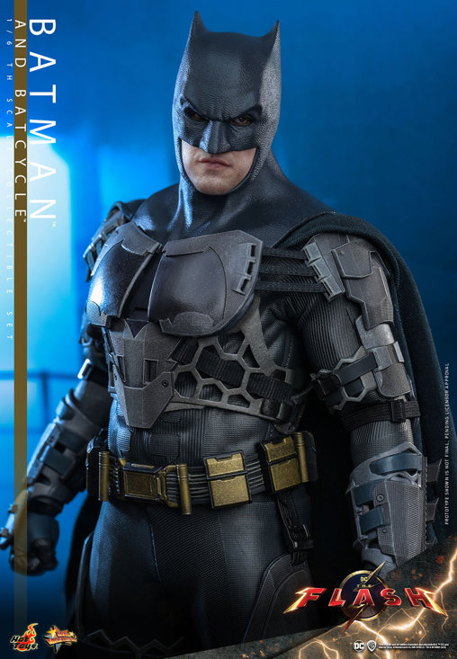The Flash: Batman and Batcycle, 1/6 Figur von Hot Toys
