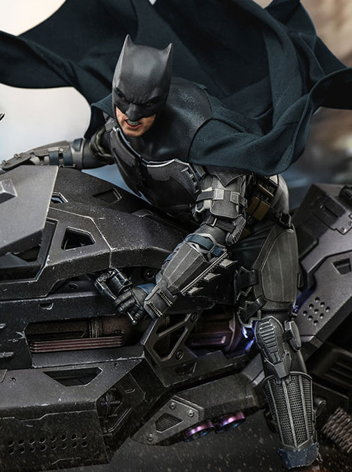 The Flash: Batman and Batcycle, 1/6 Figur von Hot Toys