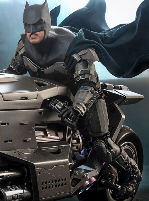 The Flash: Batman and Batcycle, 1/6 Figur von Hot Toys