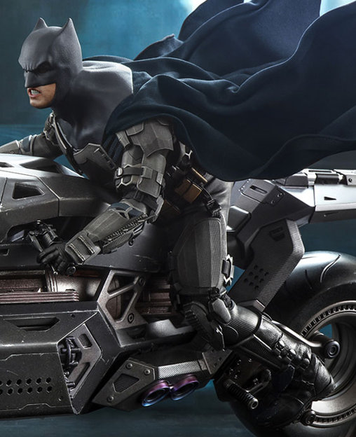 The Flash: Batman and Batcycle, 1/6 Figur von Hot Toys