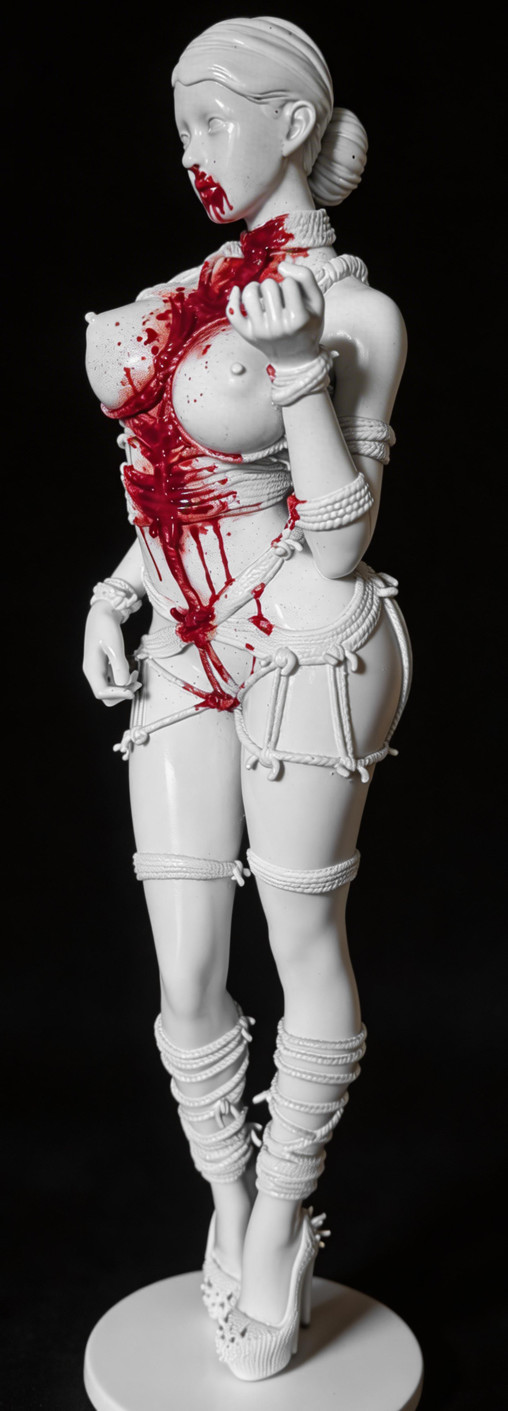 Under the Skin: Angelica - Blutrausch, Statue von SPACEart