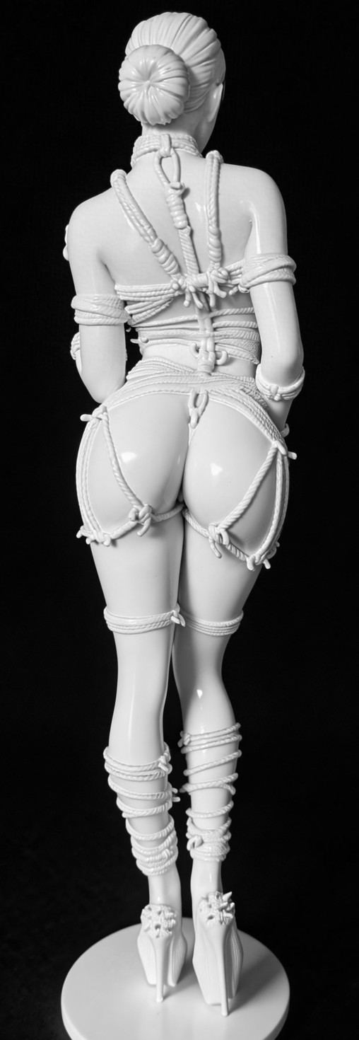 Under the Skin: Angelica - Blutrausch, Statue von SPACEart