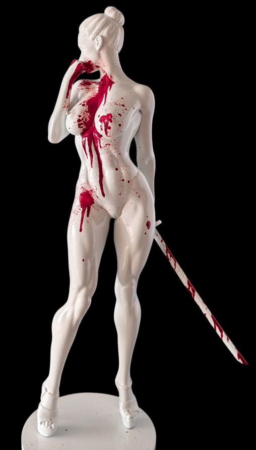 Under the Skin: Beatrice - Blutrausch, Statue von SPACEart