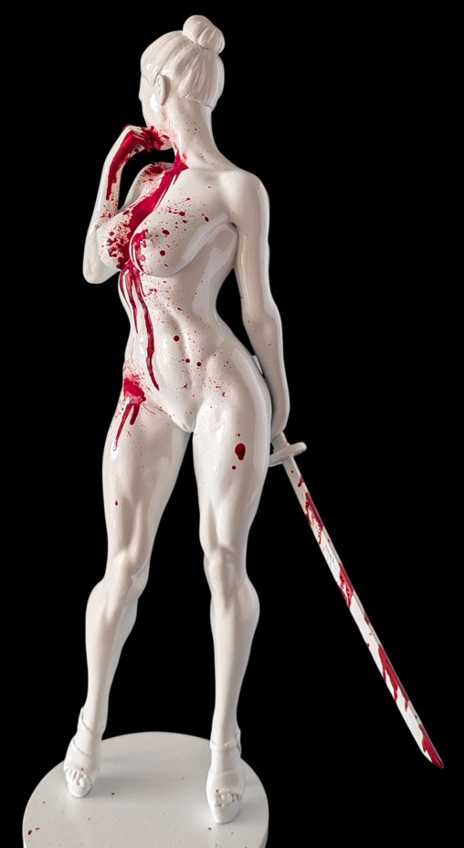 Under the Skin: Beatrice - Blutrausch, Statue von SPACEart