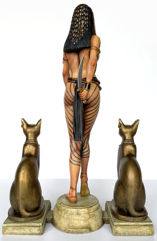 Vivacious Vixens: Pharaohs Squeeze, Statue ... https://spaceart.de/produkte/viv001-vivacious-vixens-pharaohs-squeeze-joelaudati-statue-spaceart.php