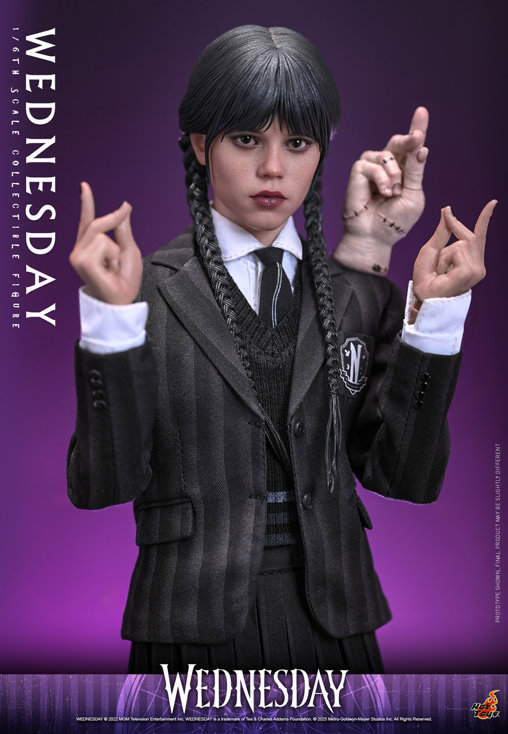 Wednesday: Wednesday Addams, 1/6 Figur von Hot Toys