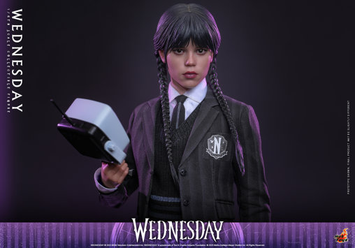 Wednesday: Wednesday Addams, 1/6 Figur von Hot Toys