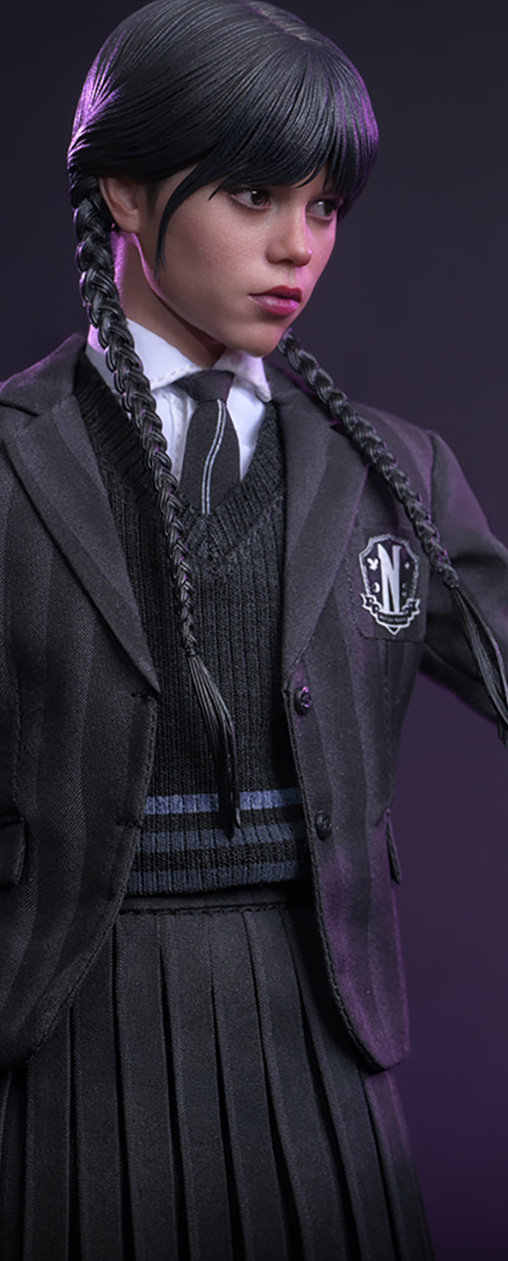 Wednesday: Wednesday Addams, 1/6 Figur von Hot Toys